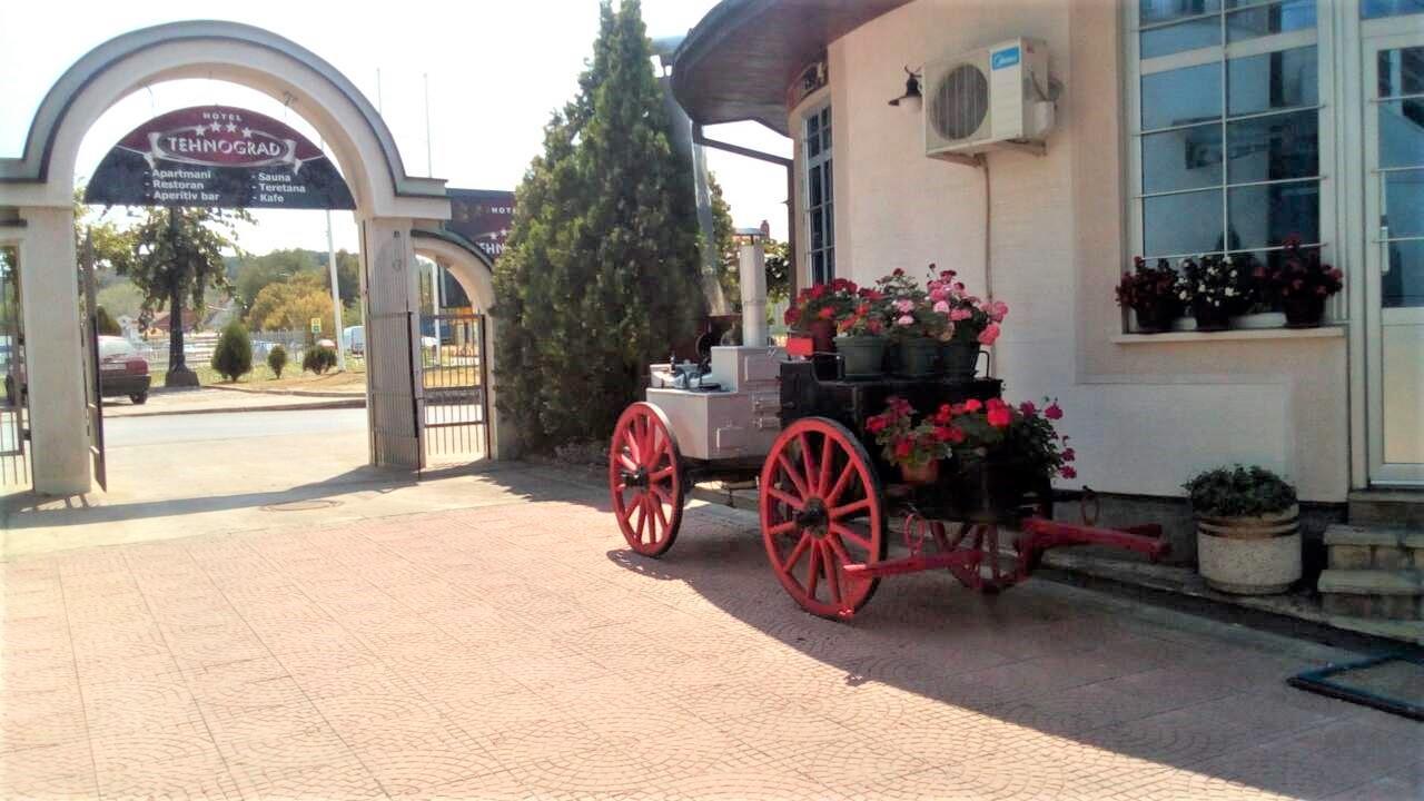 Hotel Tehnograd Kraljevo Buitenkant foto
